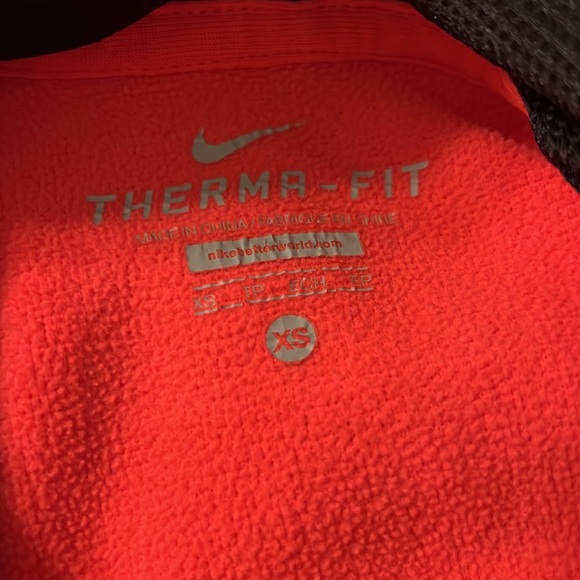 Nike Women’s Therma Fit Hoodie-Size-XS - Picture 4 of 4